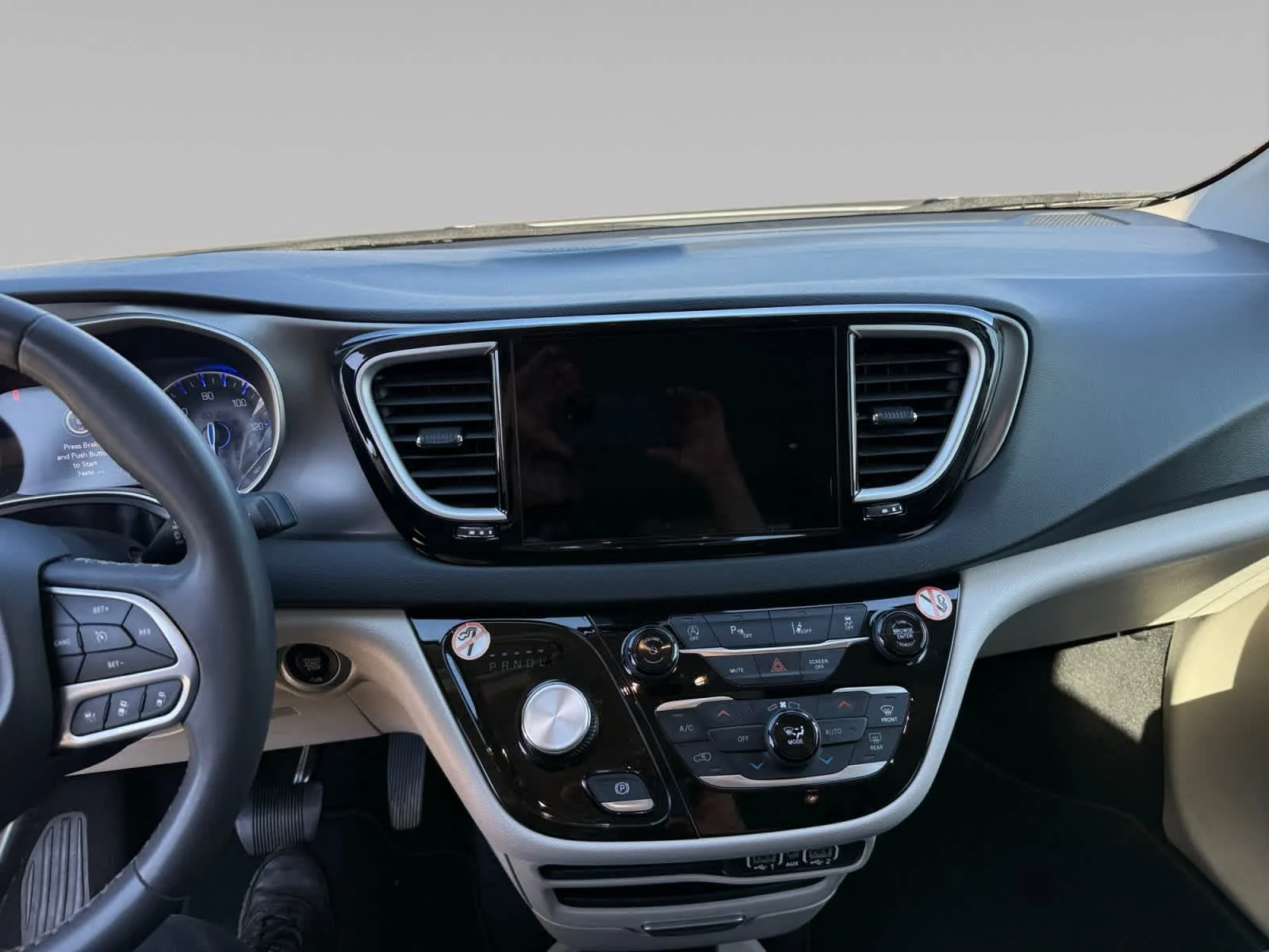 Used 2023 Bright White Clearcoat Chrysler Touring L image 18