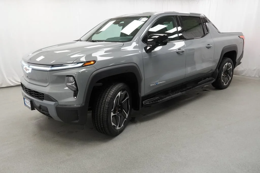 New 2026 Slate Gray Metallic Chevrolet LT - Max Range image 3