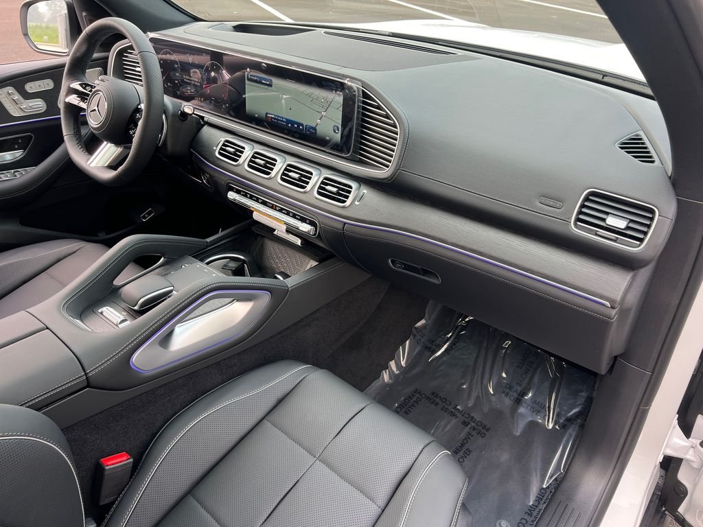 New 2026 MANUFAKTUR Moonlight White Metallic Mercedes-Benz GLS 450 image 30