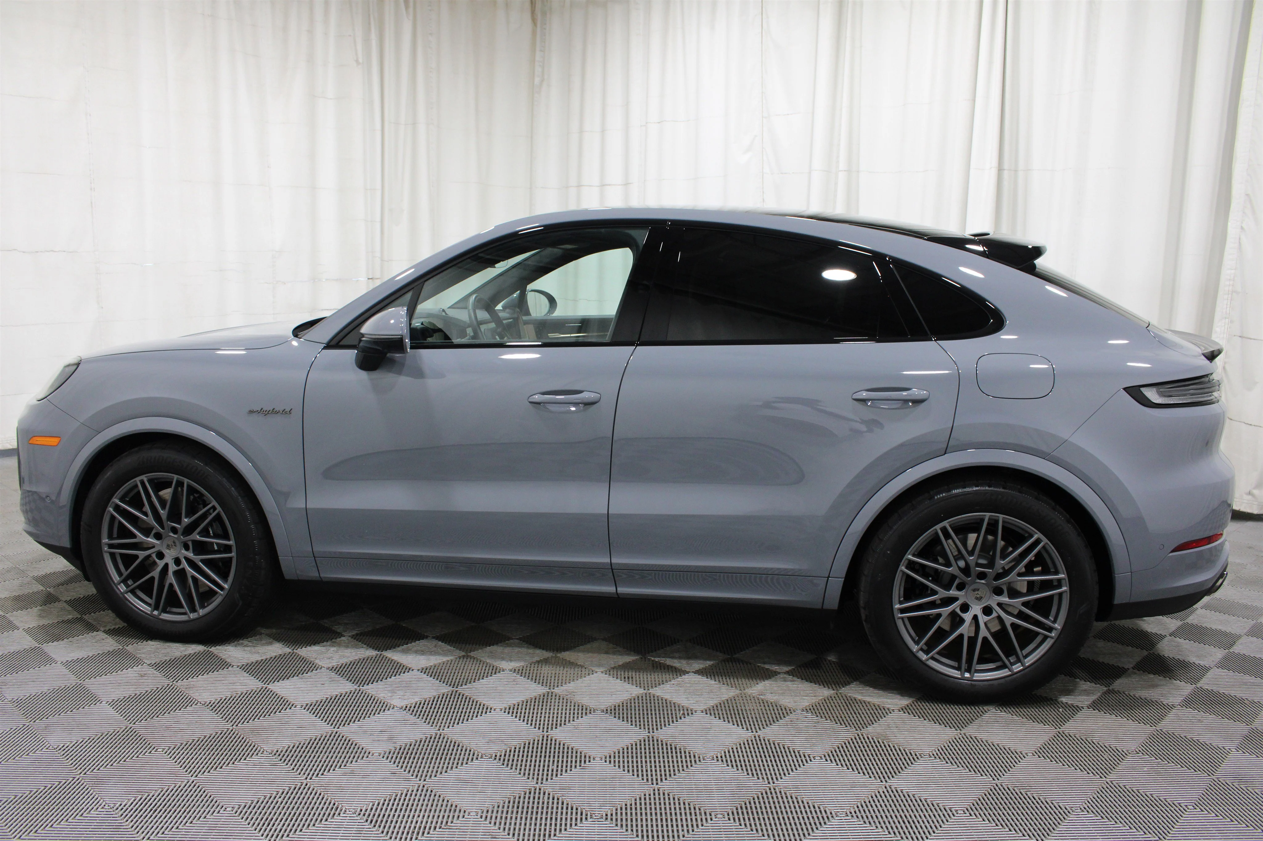 2025 Porsche Cayenne Coup Turbo E-Hybrid - Photo 36