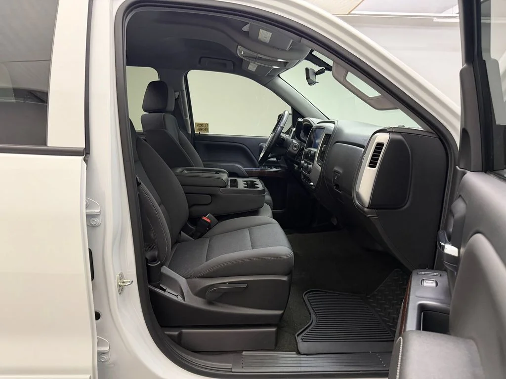 Used 2018 Summit White GMC SLE image 22