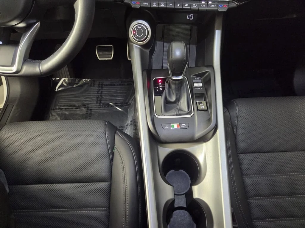 Used 2025 Milano White Alfa Romeo Base image 14
