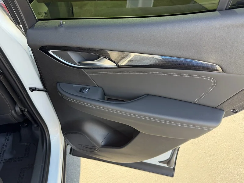 Used 2023 White Frost Tricoat Buick Preferred image 21