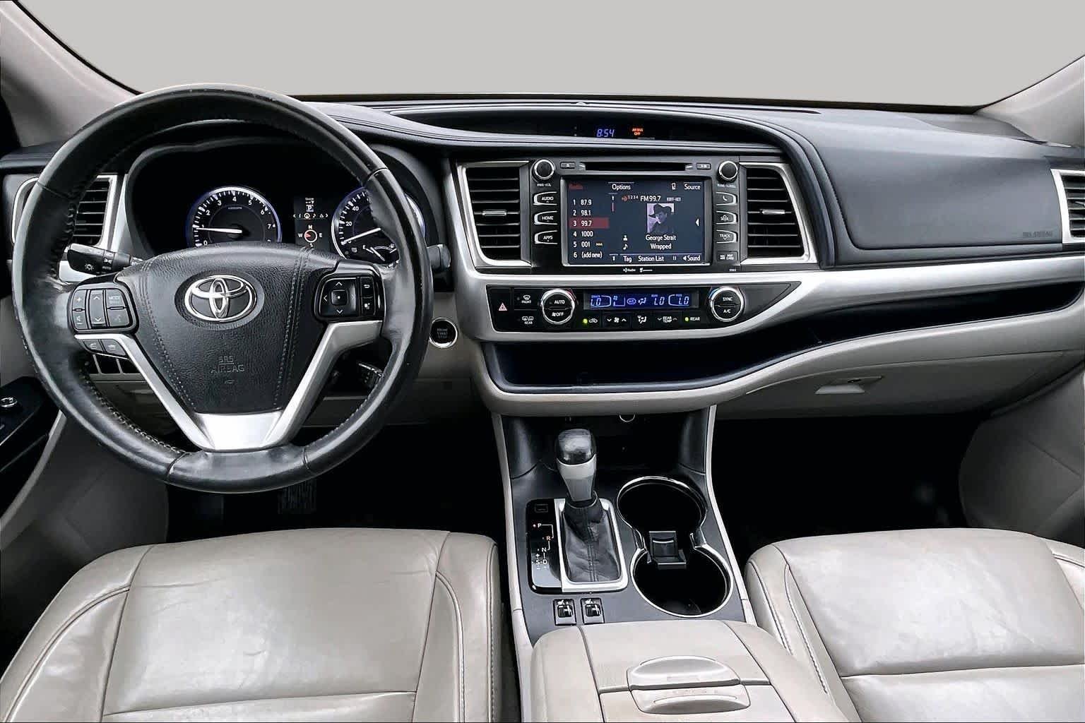 Used 2015 Blizzard Pearl Toyota XLE image 14