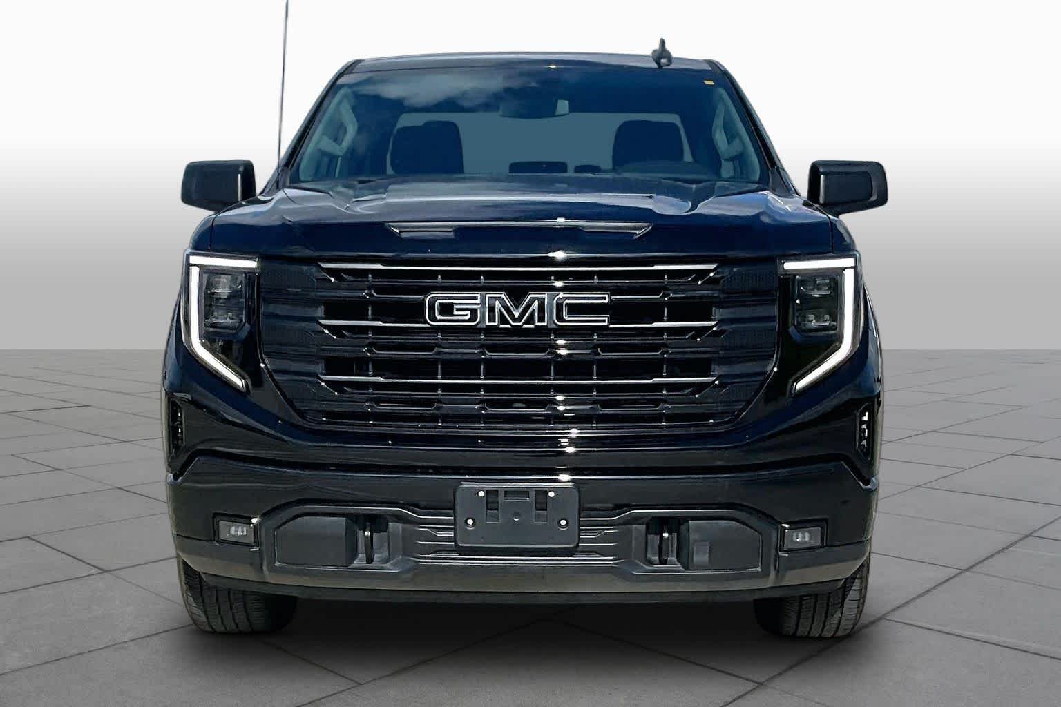 Used 2022 Onyx Black GMC Elevation image 3