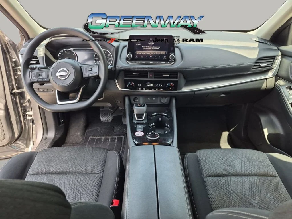 Used 2024 Gray Nissan SV image 9