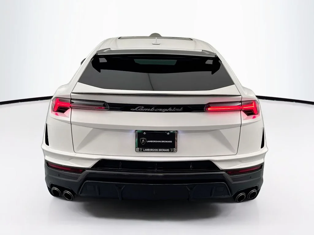 Used 2024 White Lamborghini Performante image 6