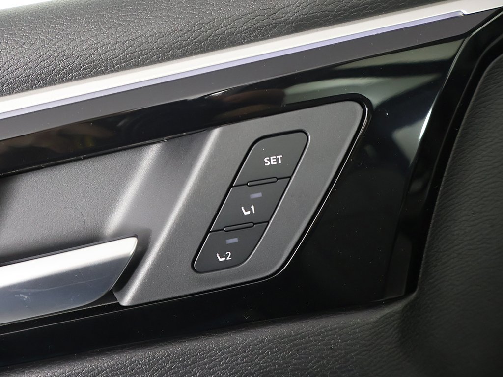 Used 2025 Black Mitsubishi SEL image 41