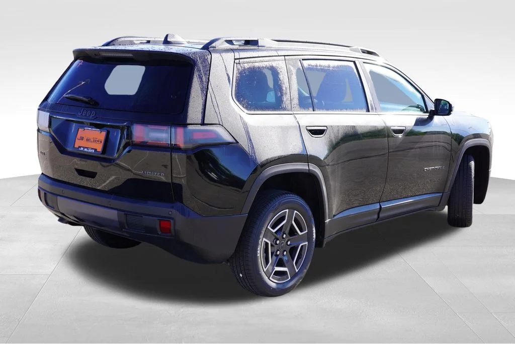 New 2026 Diamond Black Crystal Pearl-Coat Exterior Paint Jeep Limited image 3