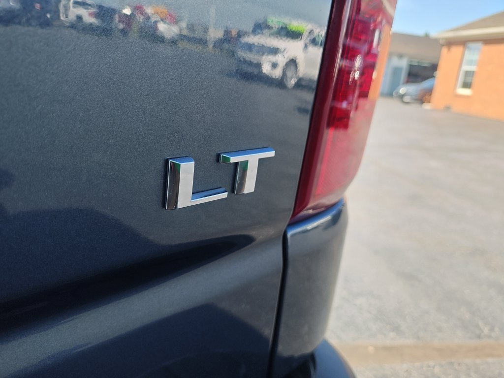 Used 2022 Gray Chevrolet LT image 28