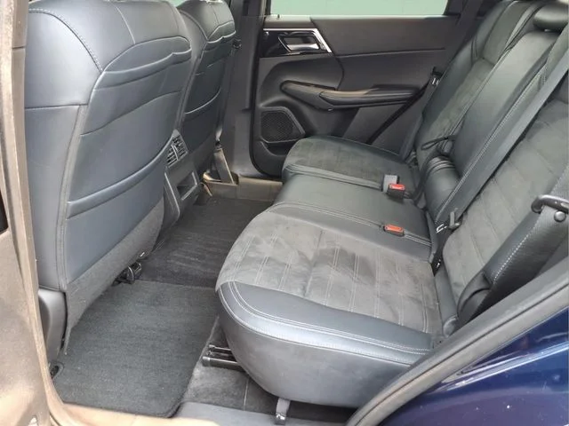 Used 2024 Blue Mitsubishi SE image 12