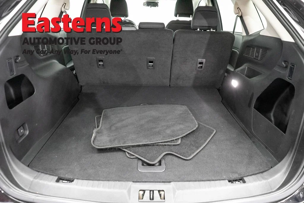 Used 2023 Black Ford SE image 9