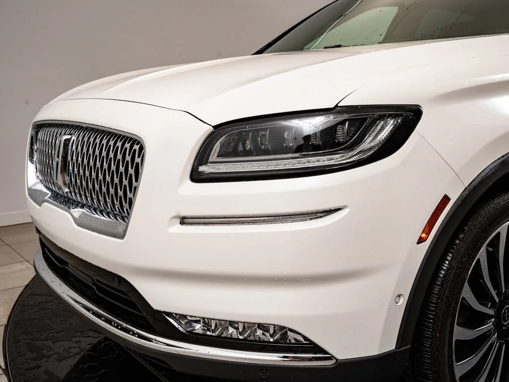Used 2023 Pristine White Metallic Tri-Coat Lincoln Black Label image 3