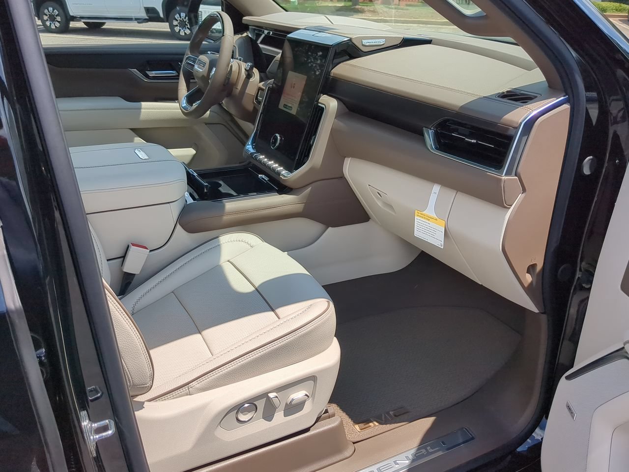 2026 GMC Yukon Denali - Photo 30