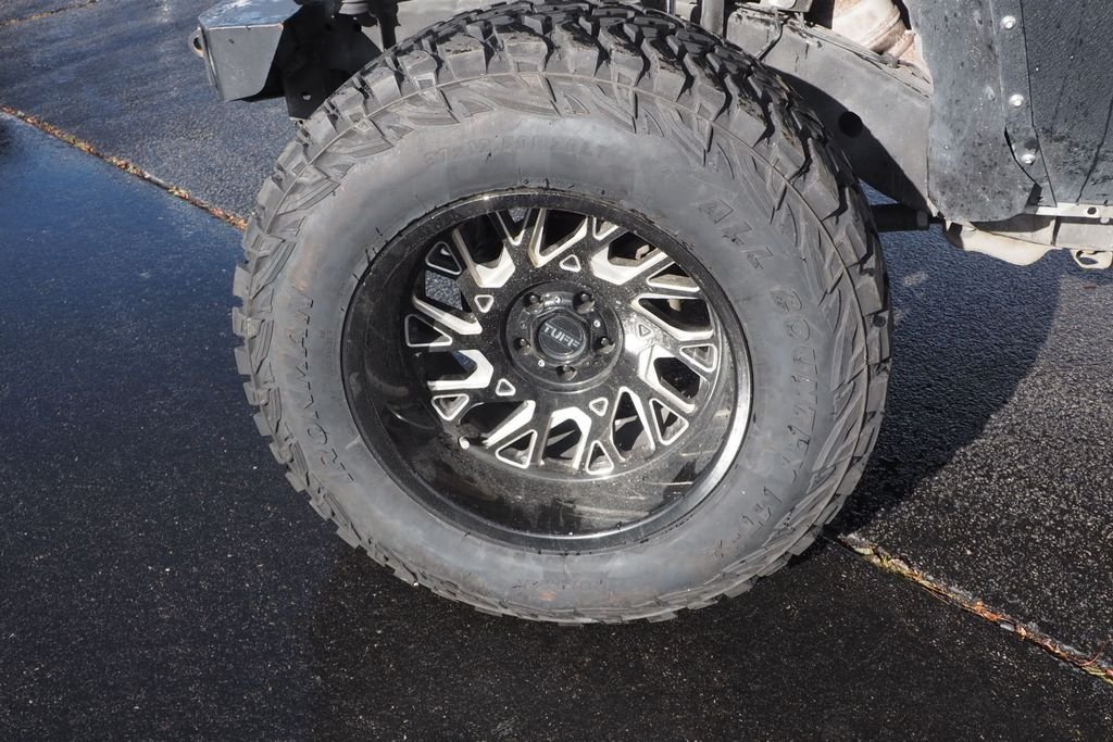 Used 2017 White Jeep Unlimited Sahara image 9