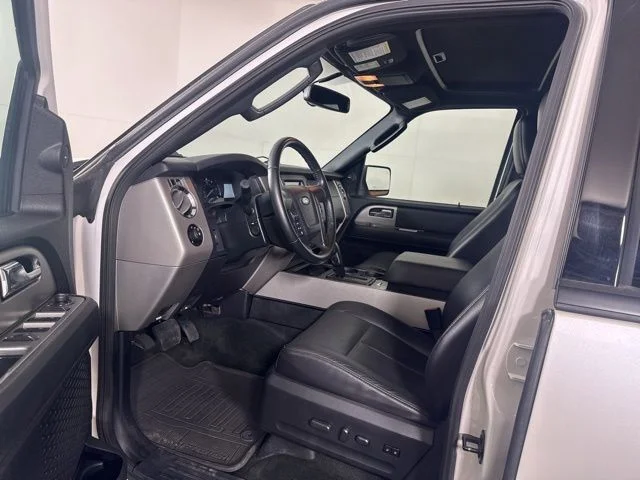 Used 2016 White Platinum Clearcoat Metallic Ford XLT image 11