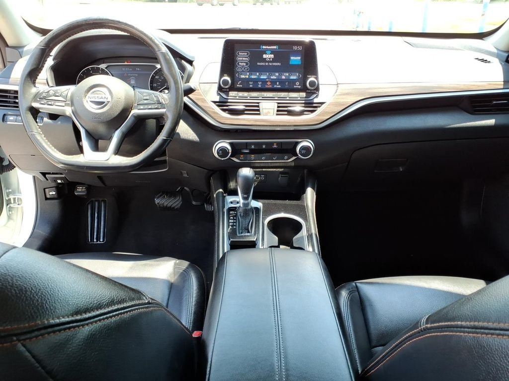 Used 2022 Pearl White Nissan 2.5 SR image 7