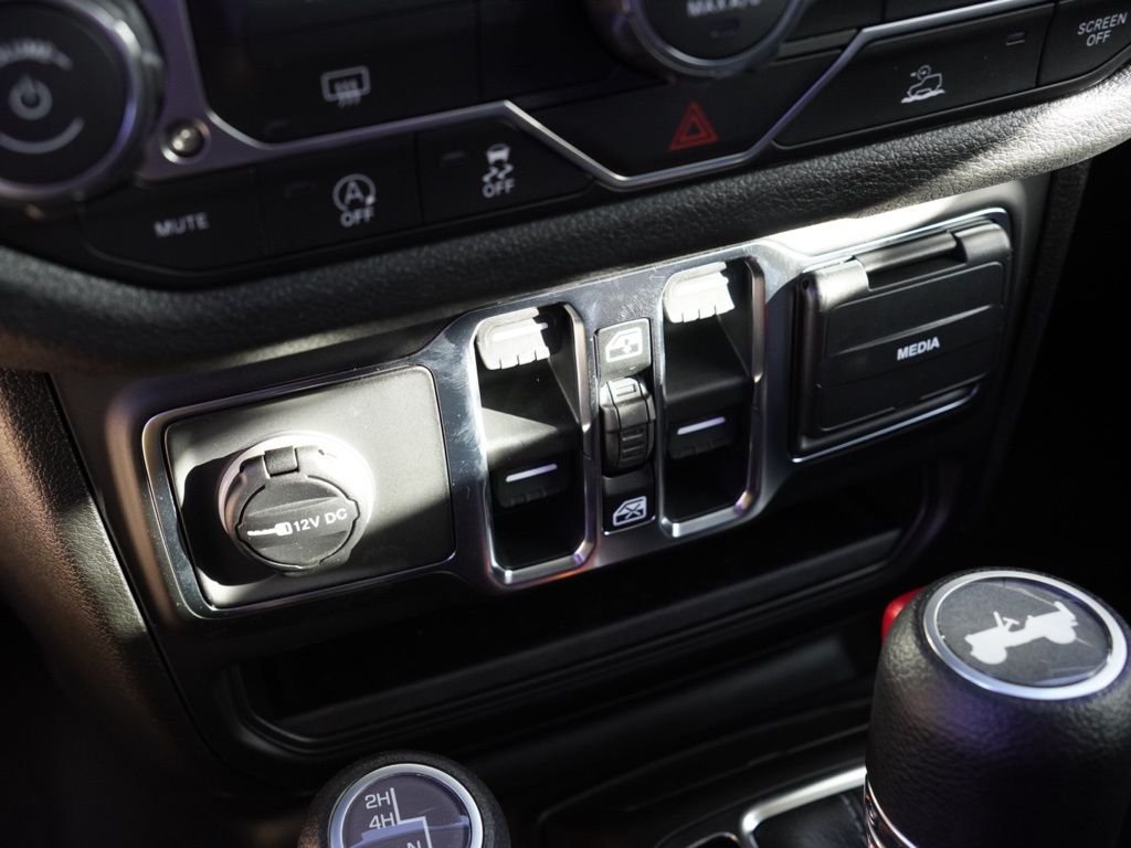 New 2026 Bright White Clear-Coat Exterior Paint Jeep Sport image 17