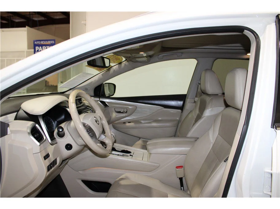 Used 2017 Pearl White Nissan Platinum image 10
