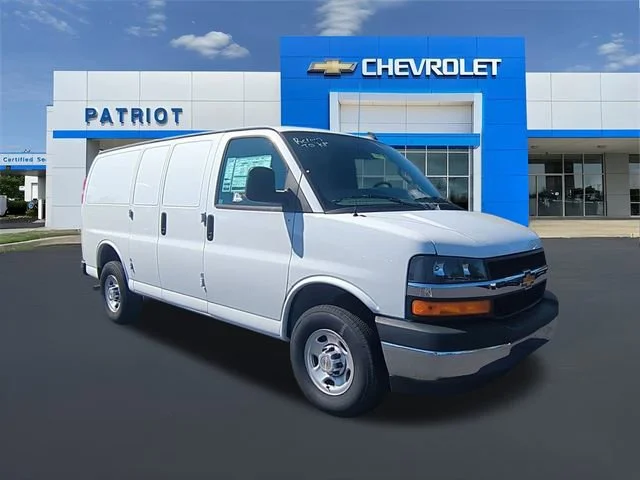 New 2024 Summit White Chevrolet WT image 5