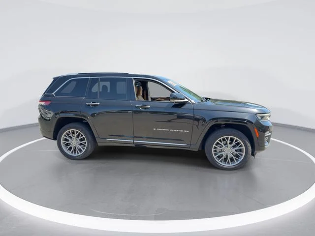 Used 2022 Black Jeep Summit image 9