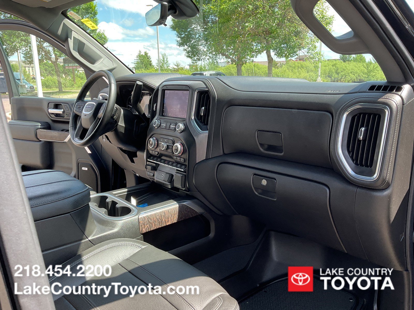 Used 2023  GMC Denali image 33