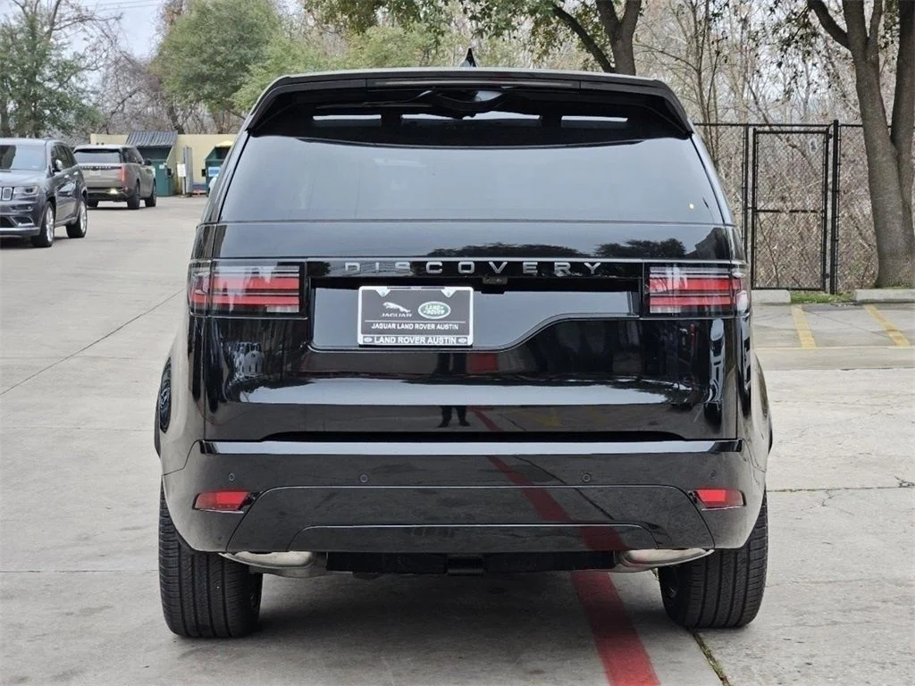 Used 2025 Black Land Rover Dynamic SE image 7
