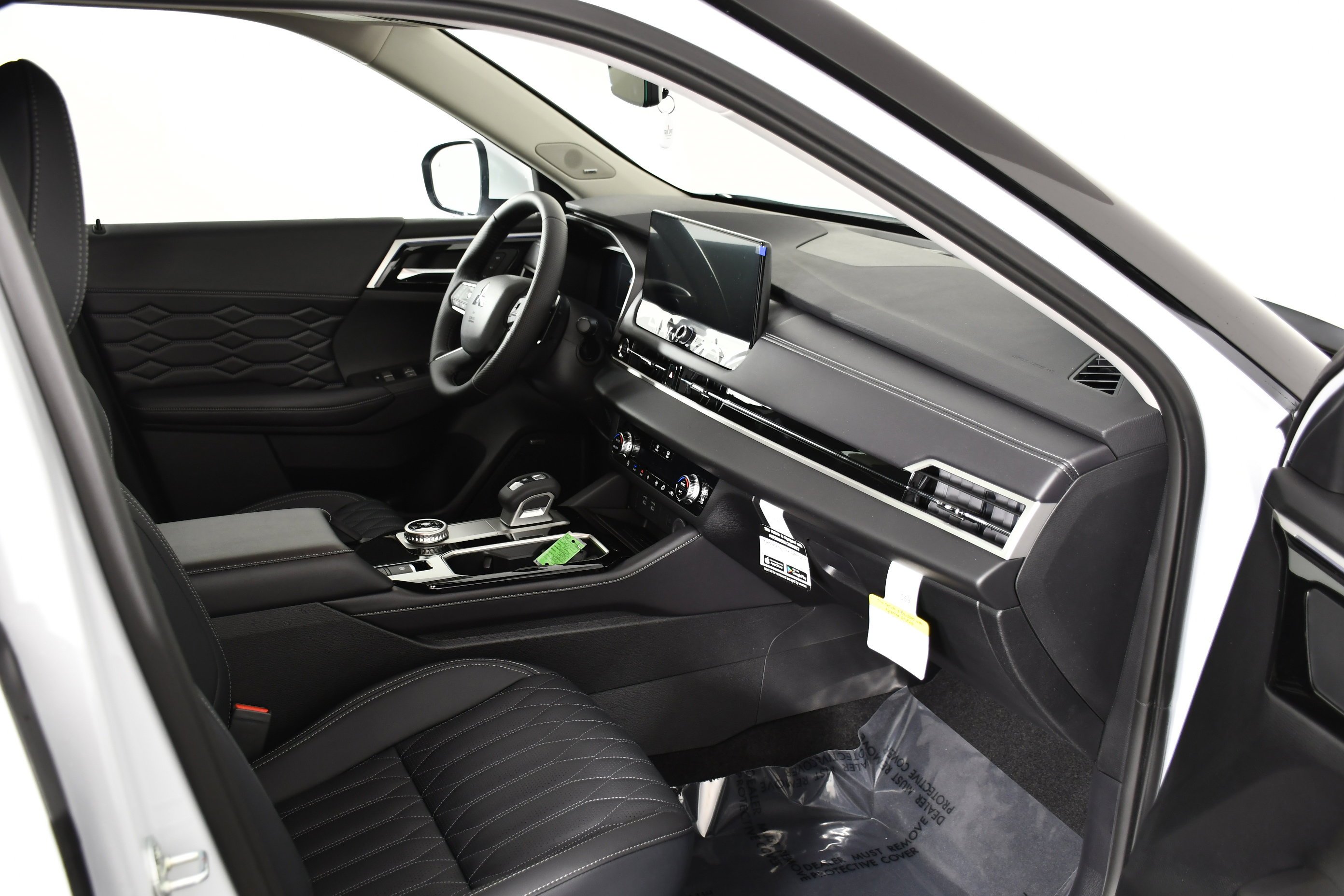 New 2026 White Diamond Mitsubishi SEL image 32