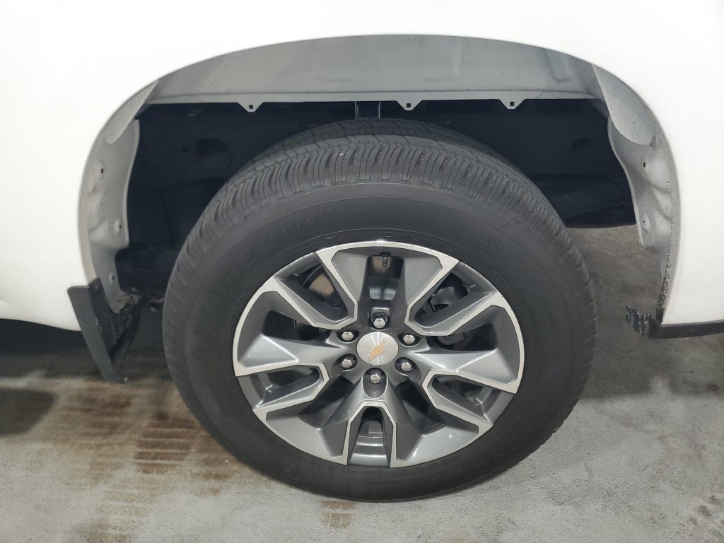 Used 2025 Summit White Chevrolet LT image 2