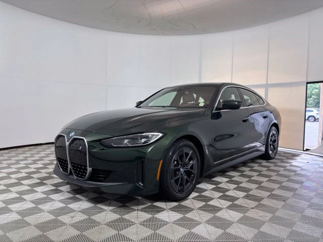 Used 2024 Green BMW xDrive40 image 3