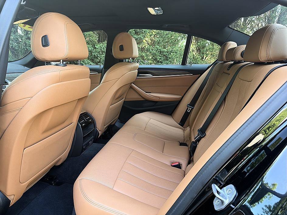 Used 2021 Black Sapphire Metallic BMW 540i image 12