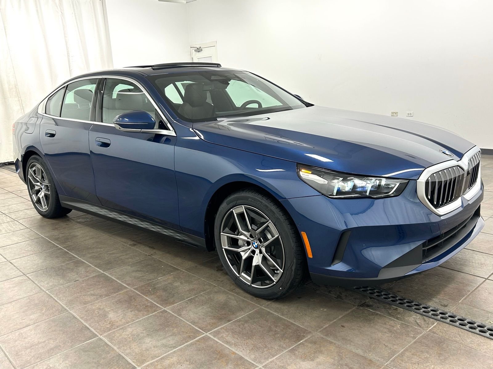 New 2026 Phytonic Blue Metallic BMW 530i xDrive image 6