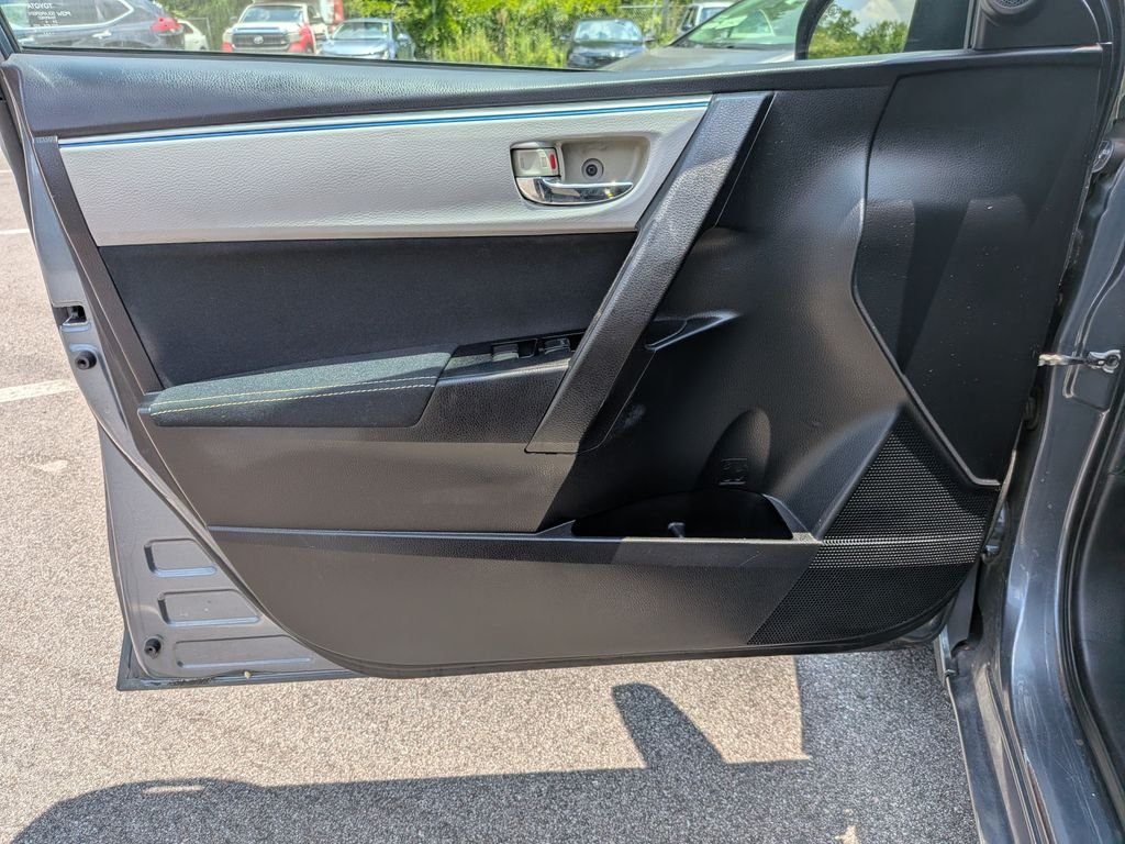 Used 2015 Gray Toyota LE image 8