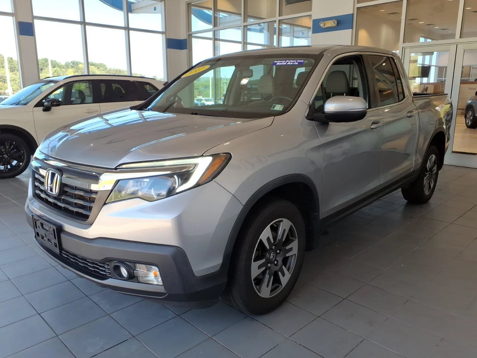 Used 2017 Lunar Silver Metallic Honda RTL-T image 8