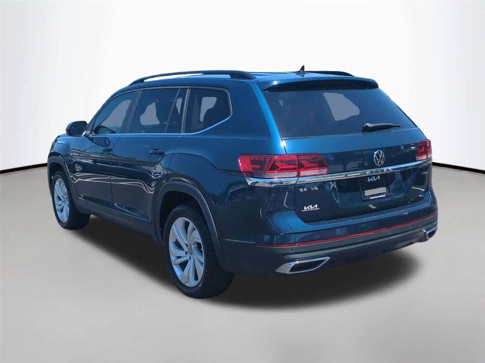 Used 2021 Tourmaline Blue Metallic Volkswagen 3.6L V6 SE w/Technology image 4