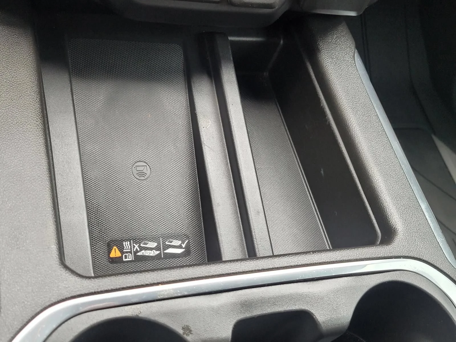Used 2022 Silver Ice Metallic Chevrolet High Country image 29