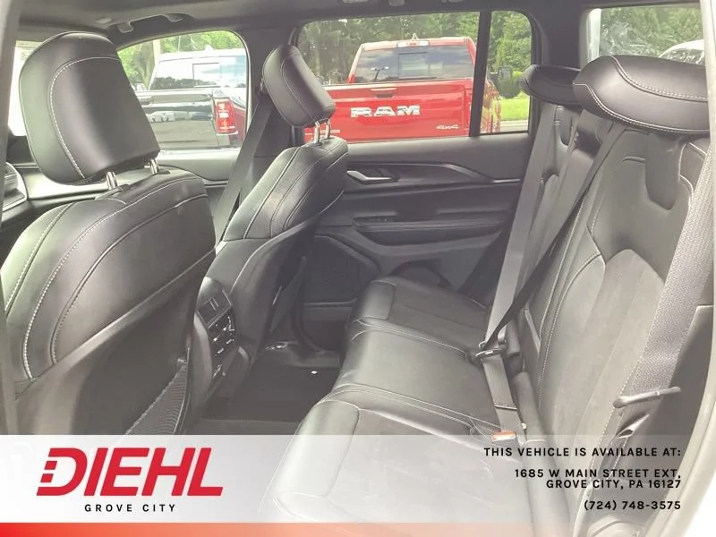 Used 2023 Silver Jeep Altitude X 4x4 image 13