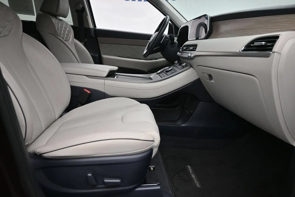 Used 2022 Red Hyundai Calligraphy image 9