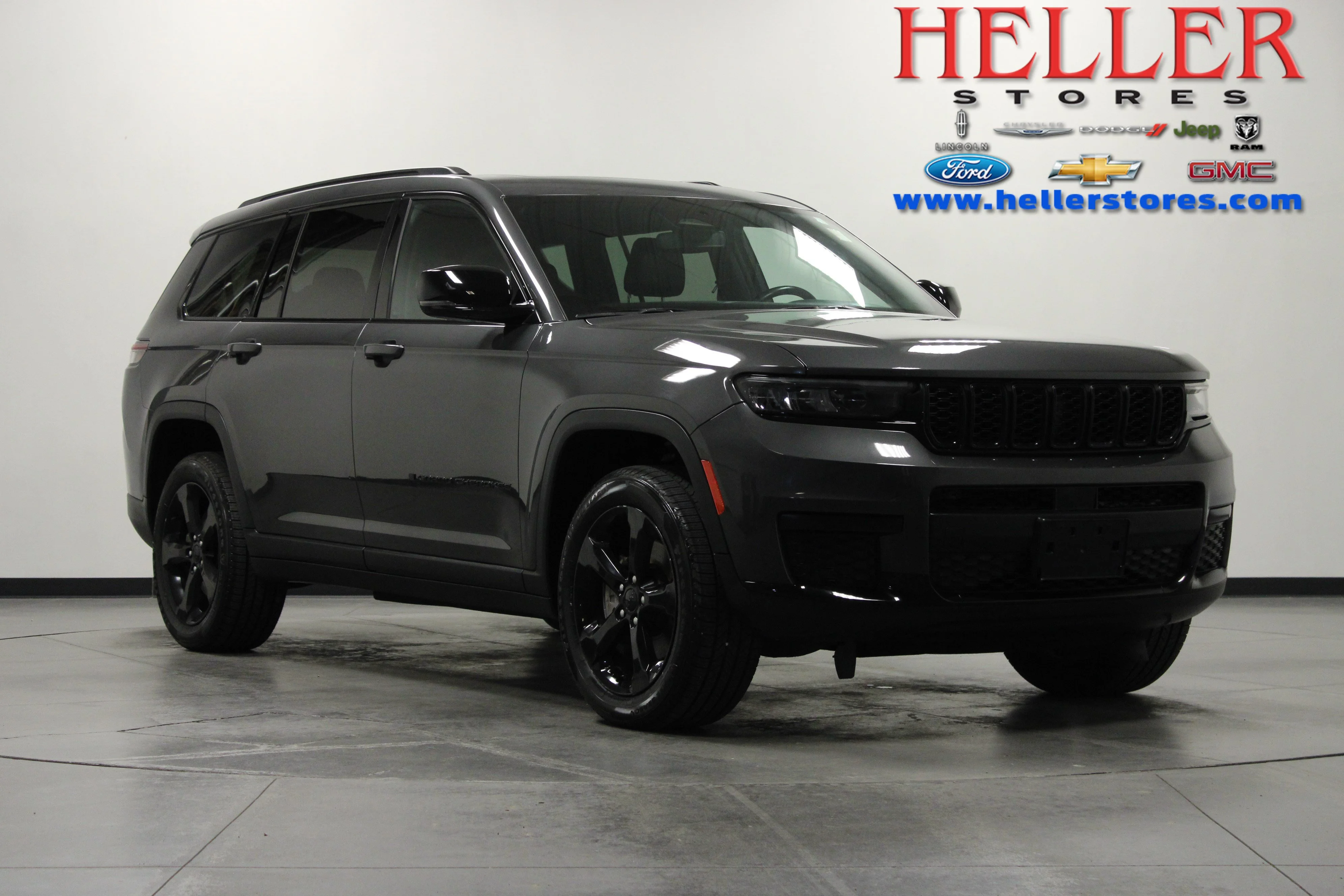 Used 2022 Baltic Gray Metallic Clearcoat Jeep Altitude image 1