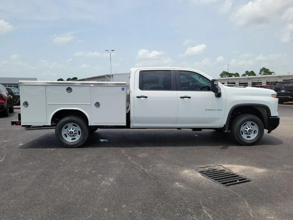 New 2026 Summit White Chevrolet WT image 10