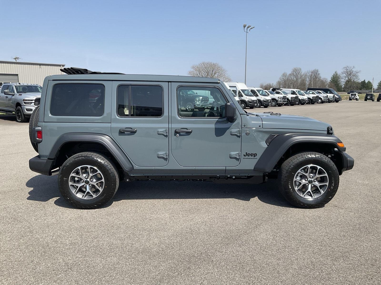 New 2026 Anvil Clearcoat Jeep Sport S image 5