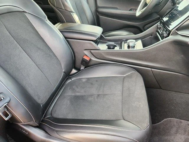 Used 2025 Baltic Gray MET Jeep Laredo 4x2 image 14