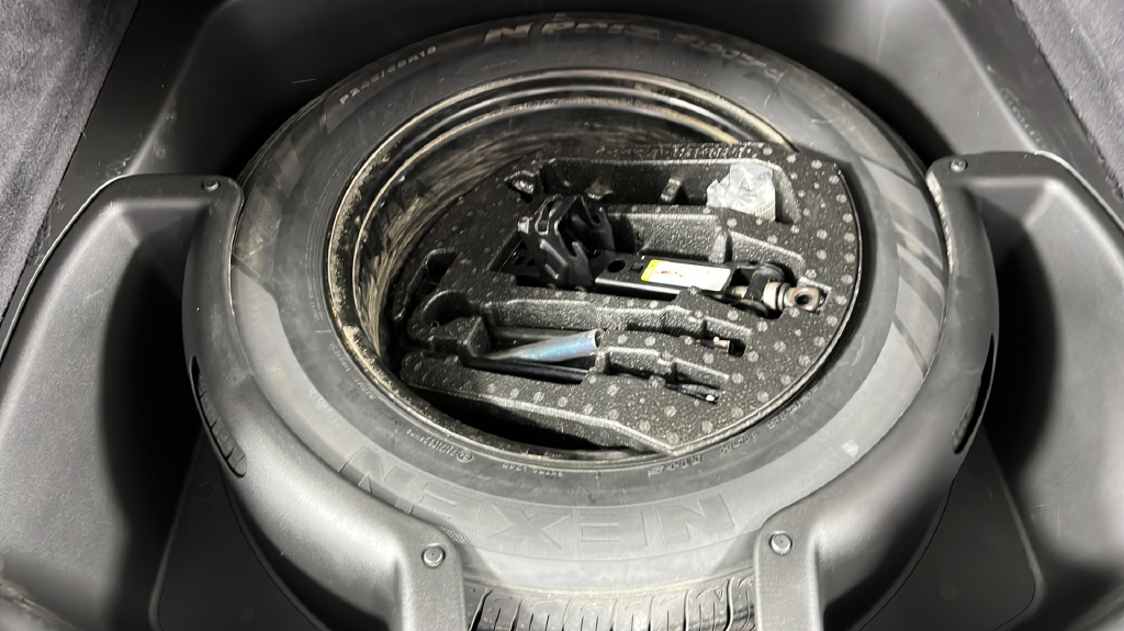 Used 2019 White/off-white Jeep Altitude image 39