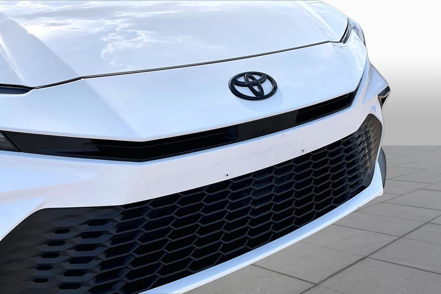 Used 2026 Ice Cap Toyota LE image 30
