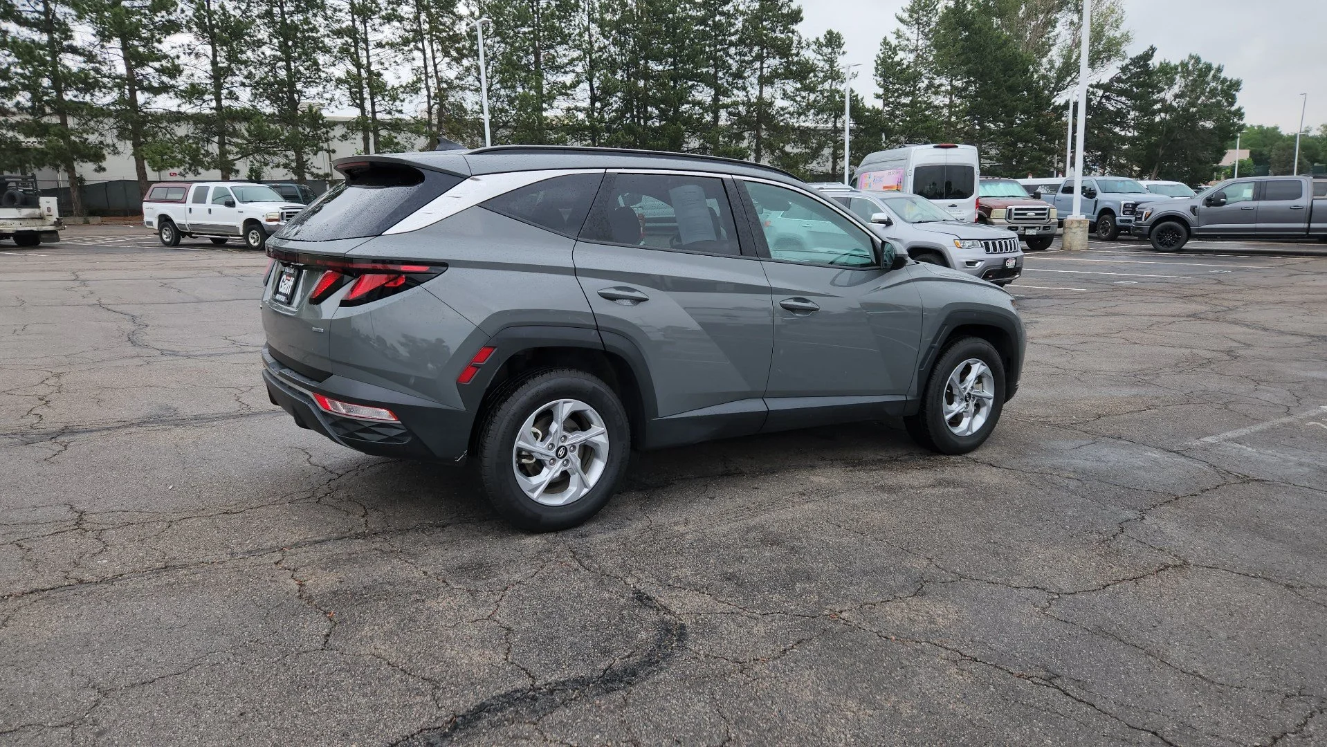 Used 2024 Hampton Gray Hyundai SEL image 11