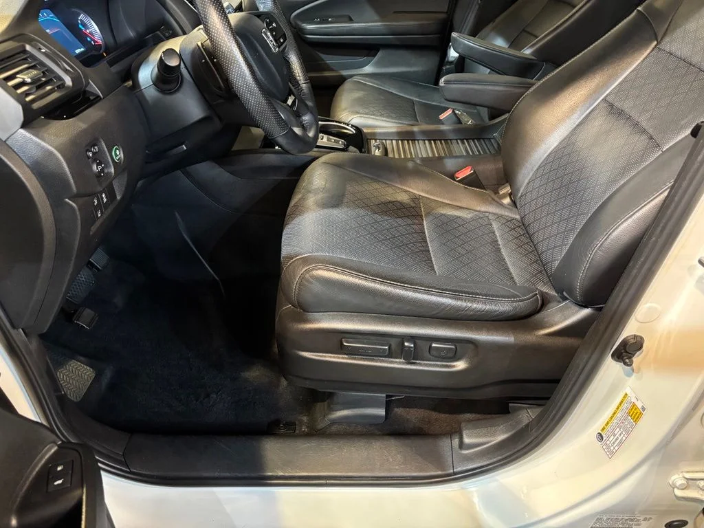 Used 2019 White Diamond Pearl Honda Touring image 18