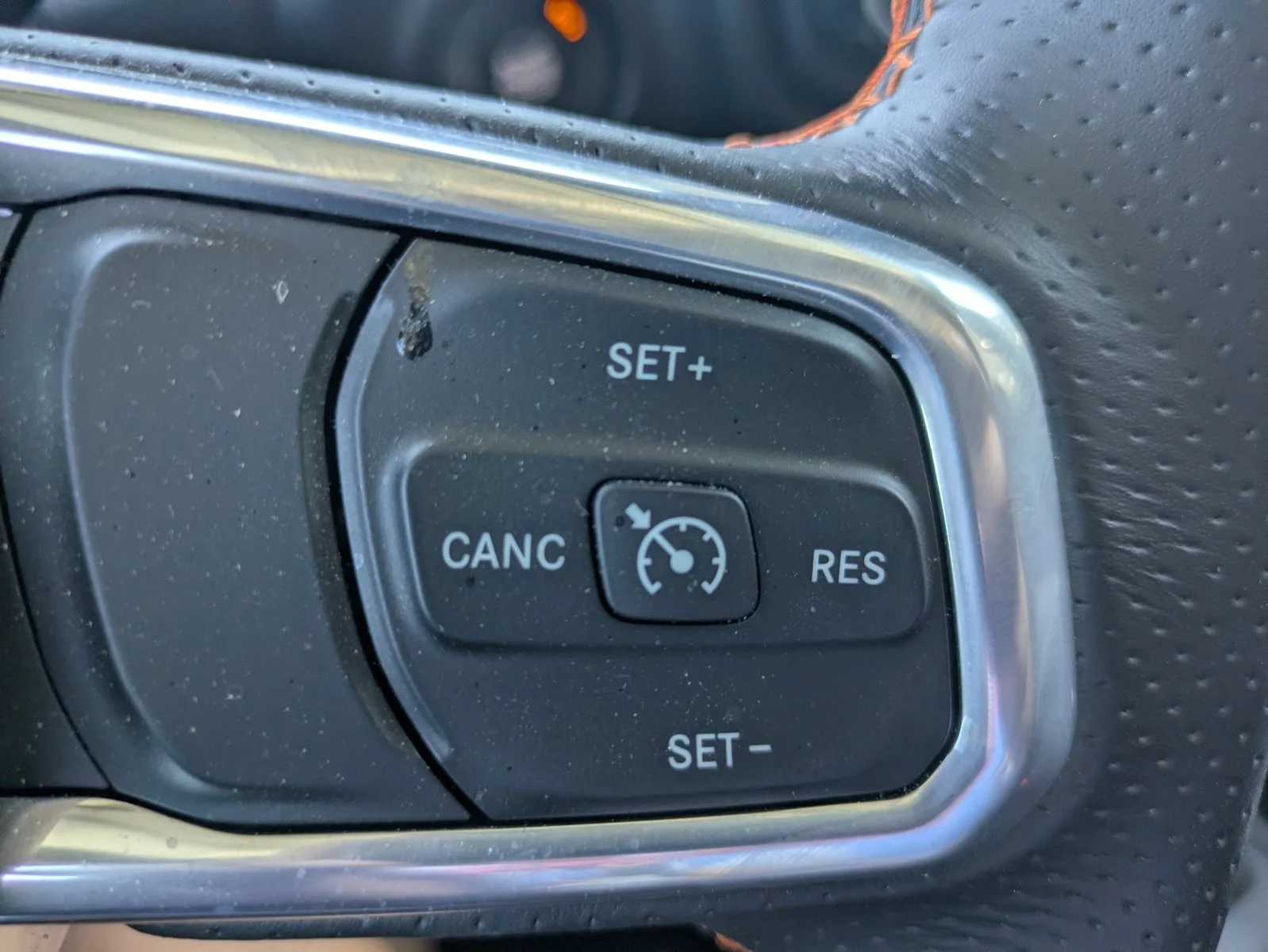 Used 2023 Silver Zynith Clearcoat Jeep Mojave image 14