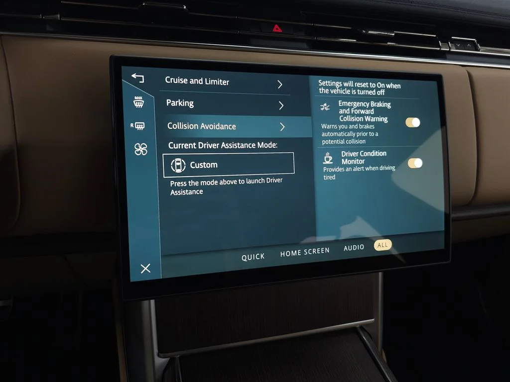 New 2026 Santorini Black Land Rover SE image 27