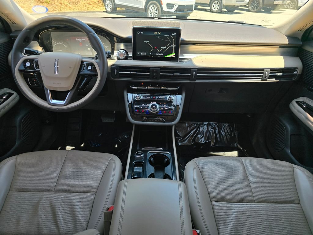 Used 2022 Black Metallic Lincoln Standard image 4