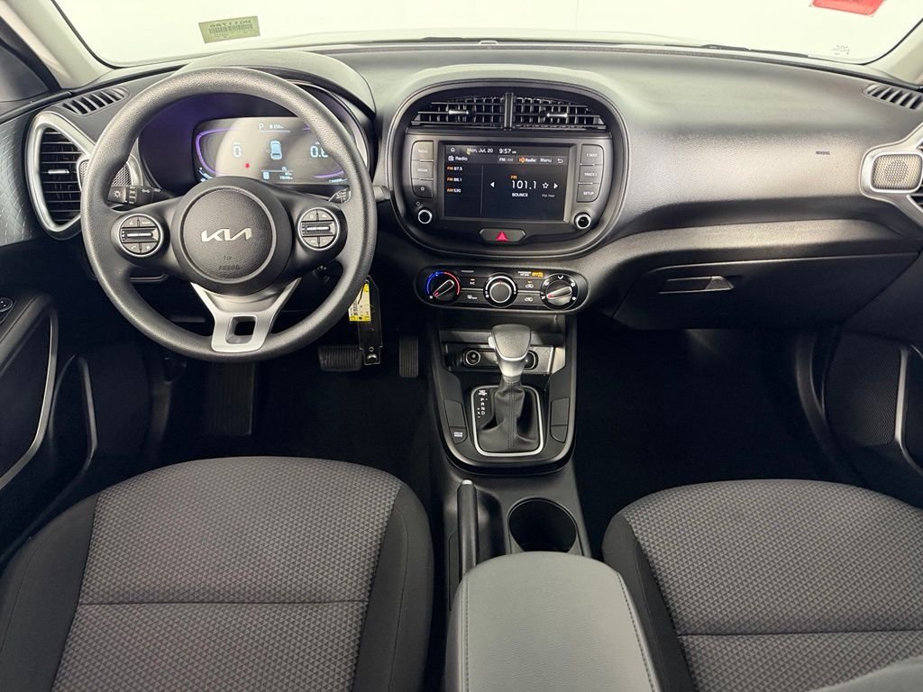 2025 Kia Soul LX - Photo 13